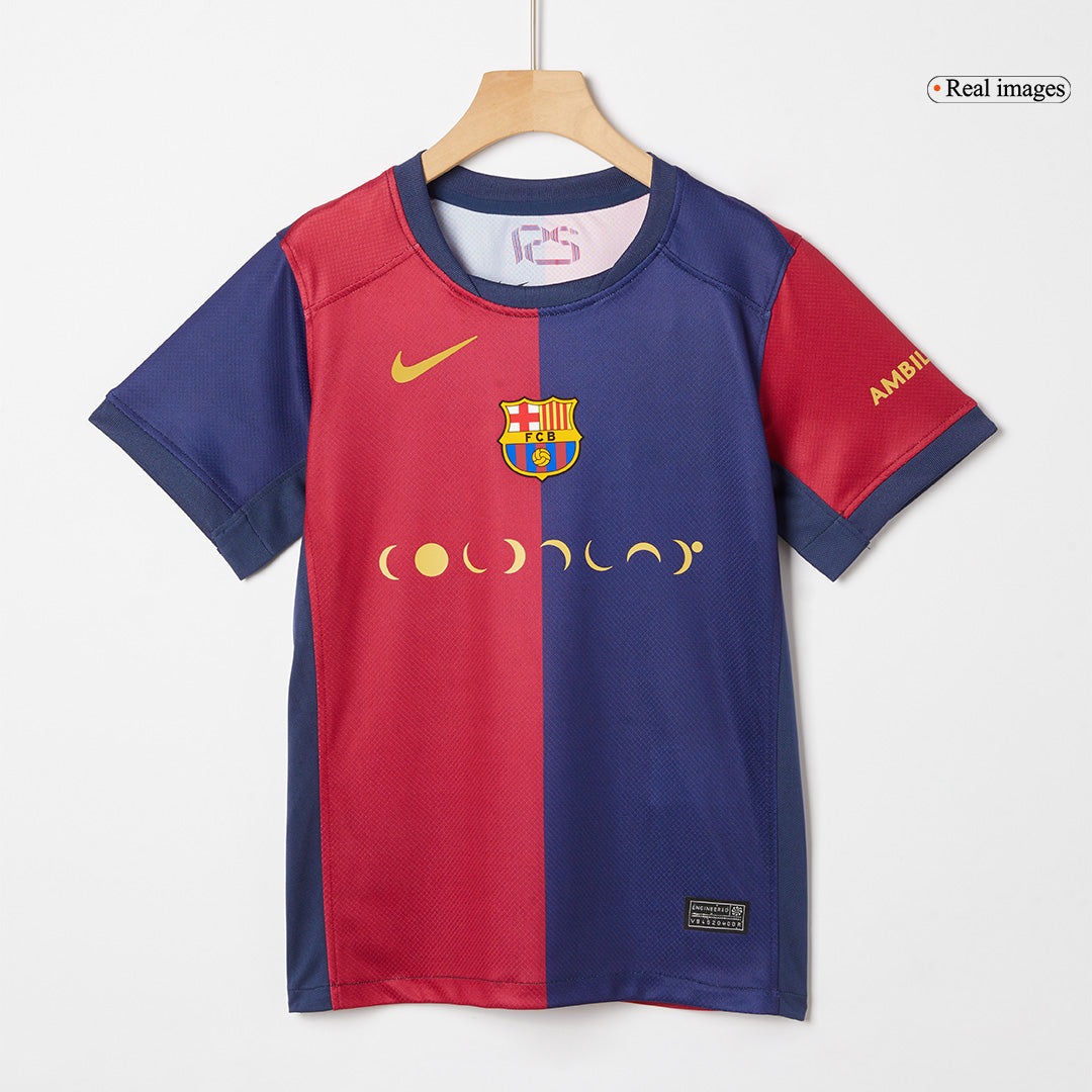 Dziecięcy zestaw piłkarski Barcelona X Coldplay Home (koszulka + spodenki) 2024/25, czerwono-niebieski