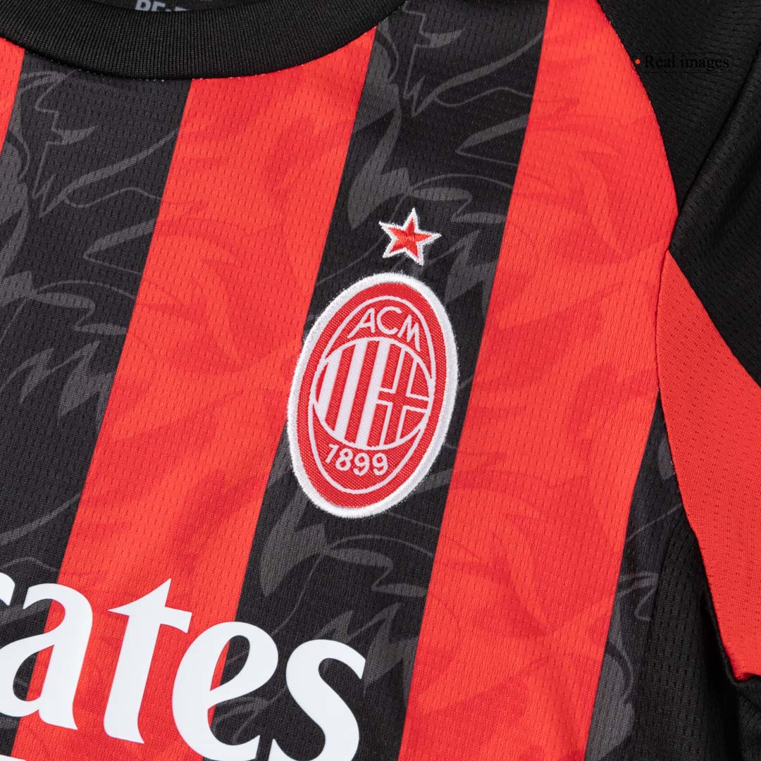 Dziecięcy zestaw piłkarski AC Milan Home (koszulka + spodenki + skarpetki) 2025/26, czerwono-czarny