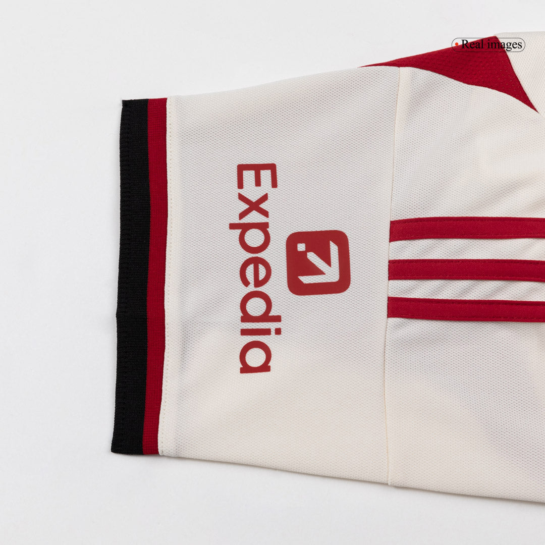 Zestaw wyjazdowy Liverpoolu (koszulka + spodenki) 25/26 biały