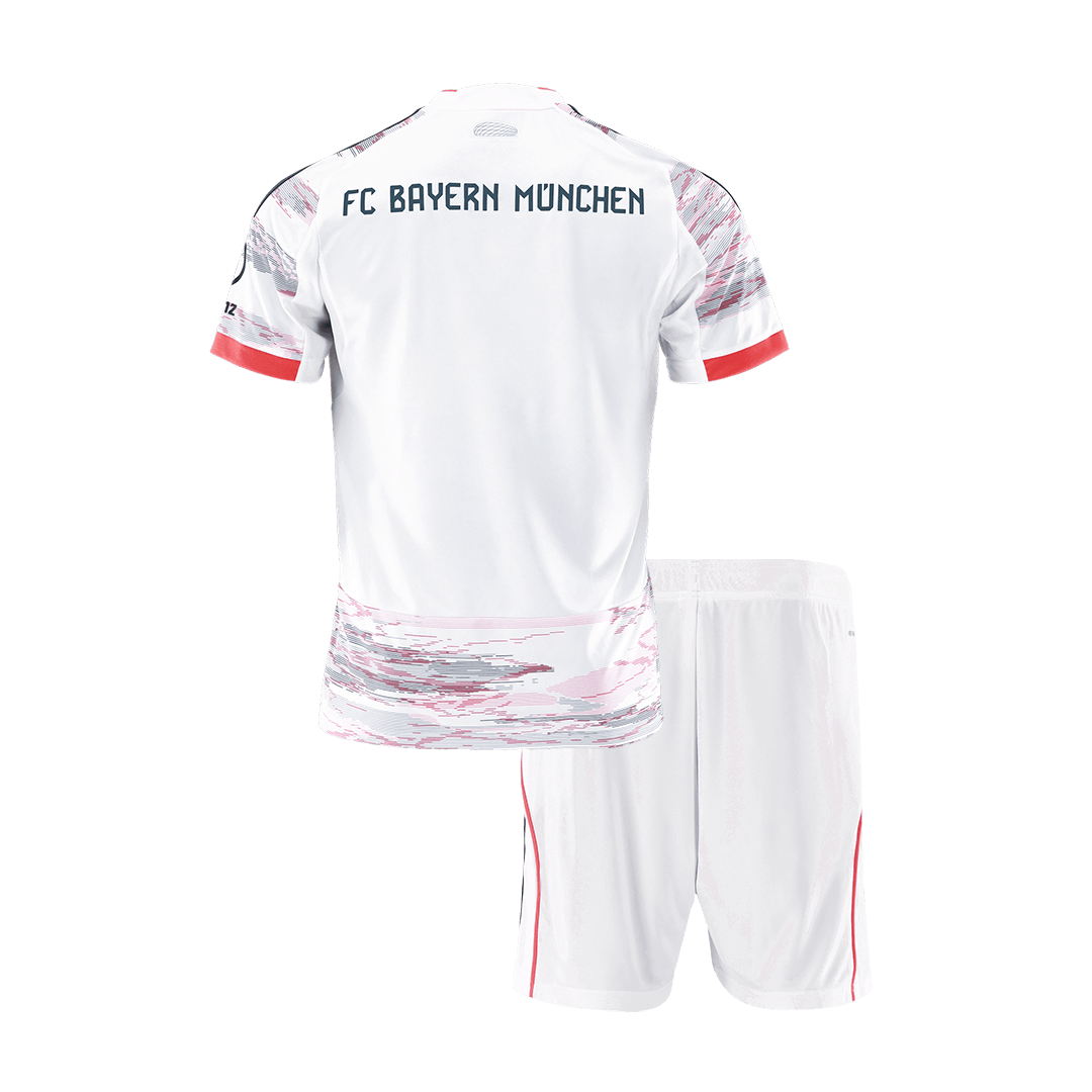 Dziecięcy wyjazdowy zestaw piłkarski Bayernu Monachium (koszulka + spodenki) 2025/26, biały