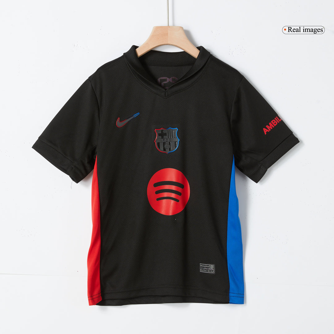 Dziecięcy zestaw wyjazdowy Barcelony (koszulka + spodenki) 2024/25 – logo Spotify bez tekstu