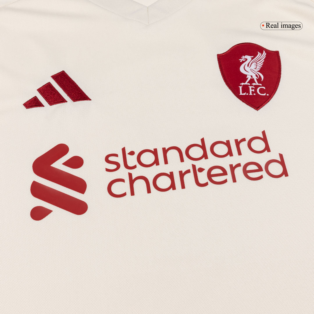 Zestaw wyjazdowy Liverpoolu (koszulka + spodenki) 25/26 biały